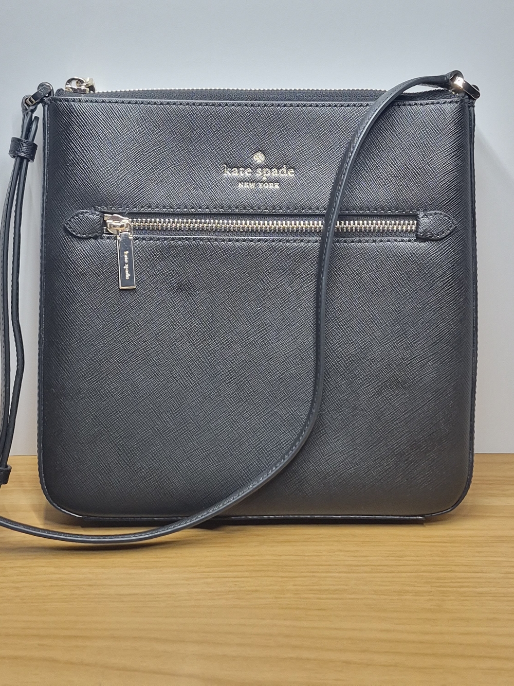 Like New Kate Spade Sadie North South Crossbody, Black